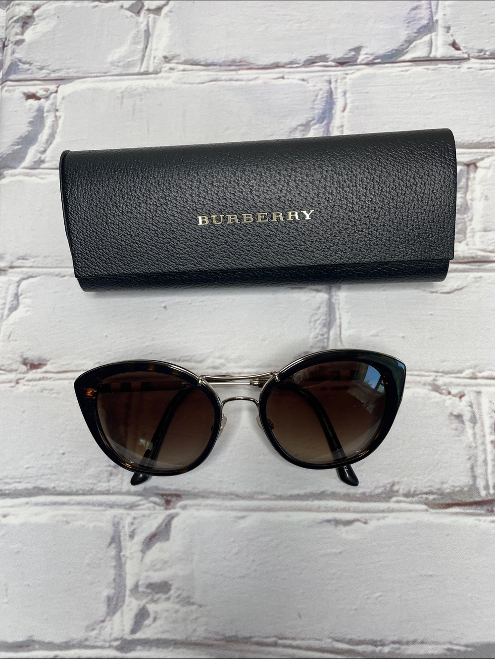 Burberry Brown Tortoiseshell Cat-Eye Sunglasses with Gold Bridge